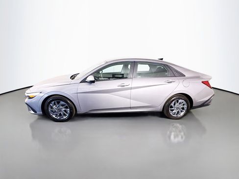 Used 2024 Hyundai Elantra SEL image 6