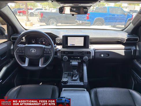 Used 2025 Toyota 4Runner SR5 AWD/4WD image 32