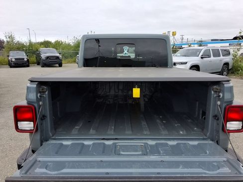 Certified 2025 Jeep Gladiator Sport AWD/4WD image 11
