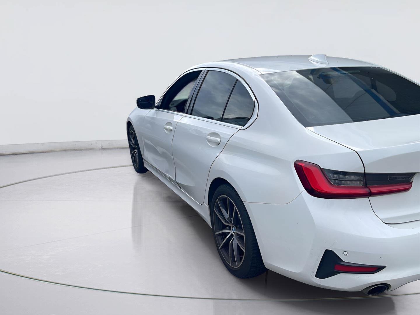 Used 2020 BMW 330i Sedan w/ Convenience Package RWD image 2