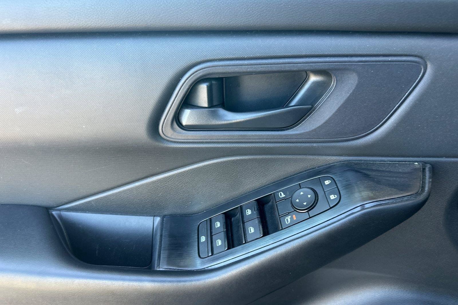 Certified 2024 Nissan Rogue S FWD image 11