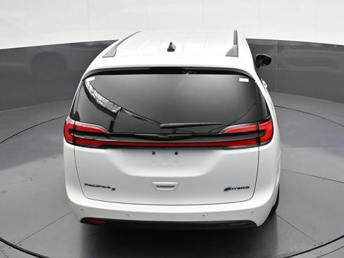 Used 2024 Chrysler Pacifica Limited FWD image 22