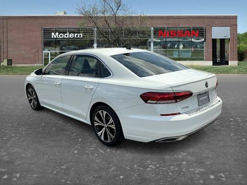 Used 2021 Volkswagen Passat 2.0T SE FWD image 2