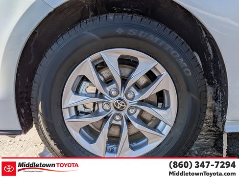 Certified 2024 Toyota Sienna XLE image 10