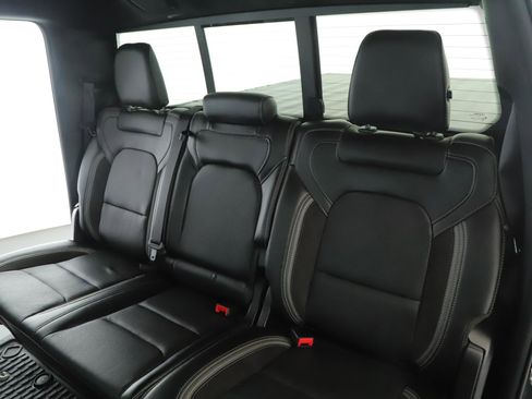Used 2023 RAM 1500 Laramie AWD/4WD image 5