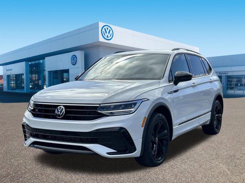 Used 2023 Volkswagen Tiguan SE R-Line FWD image 3