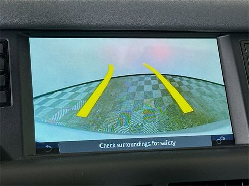 Used 2018 Land Rover Discovery Sport SE image 23