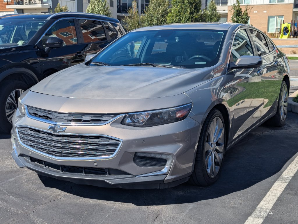 Used 2017 Chevrolet Malibu Premier w/ Premier Sun and Wheel Package FWD image 4
