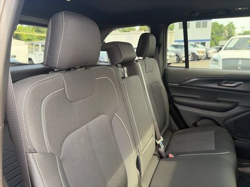 Used 2025 Jeep Grand Cherokee Laredo X w/ Luxury Tech Group I AWD/4WD image 30
