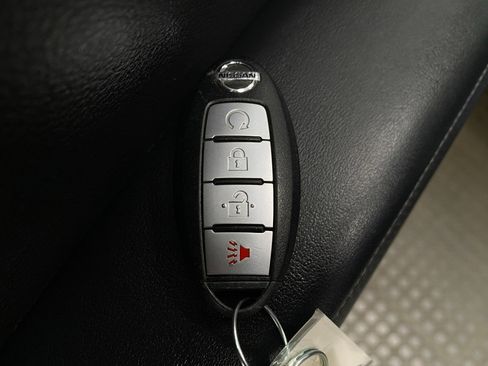 Used 2017 Nissan Rogue SV AWD/4WD image 29