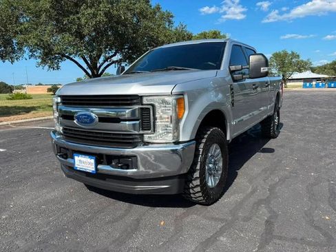 Used 2017 Ford F250 XLT w/ Camper Package AWD/4WD image 3