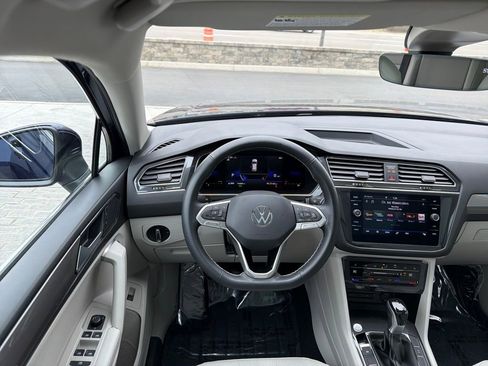 Certified 2022 Volkswagen Tiguan SE w/ Panoramic Sunroof Package image 15