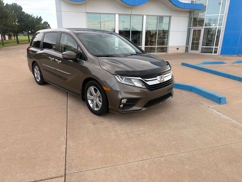 Used 2018 Honda Odyssey EX image 2