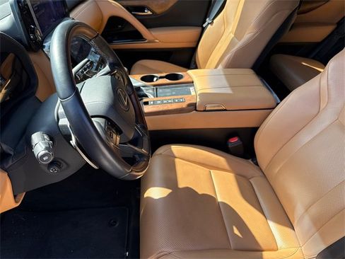 Used 2022 Lexus LX 600 4WD w/ Accessory Package (Z1) image 19