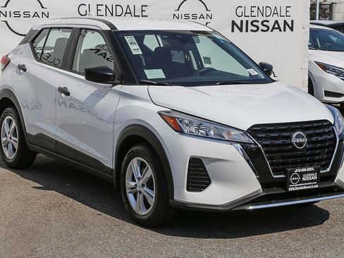 New 2025 Nissan Kicks Play S FWD image 3