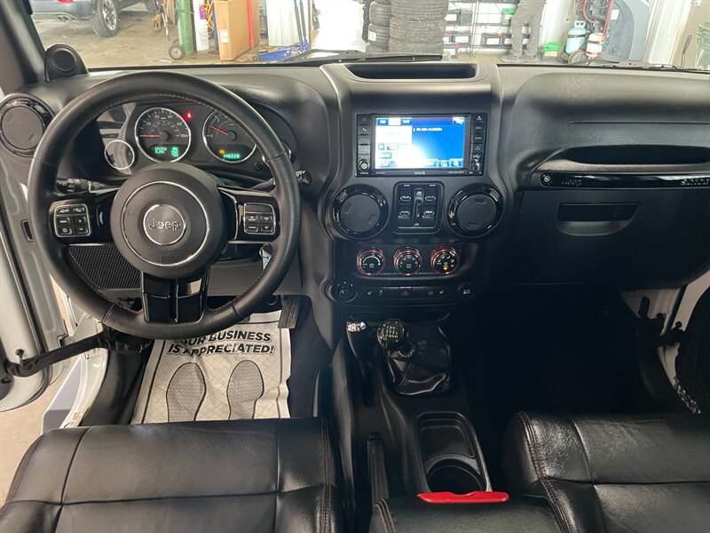 Used 2012 Jeep Wrangler Unlimited Sahara AWD/4WD image 6