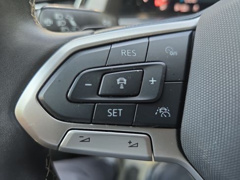 Used 2024 Volkswagen Atlas Cross Sport SE FWD image 17