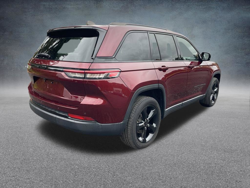 Used 2023 Jeep Grand Cherokee Altitude AWD/4WD image 9