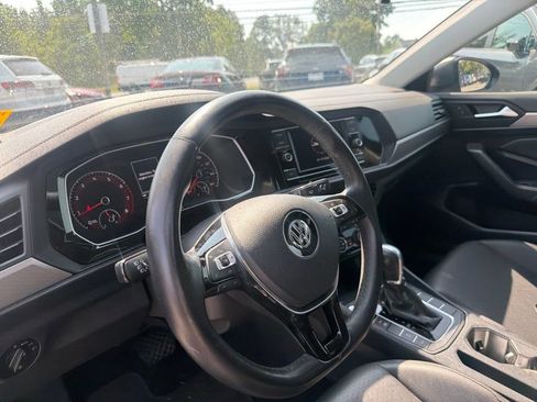 Used 2019 Volkswagen Jetta SE FWD image 12