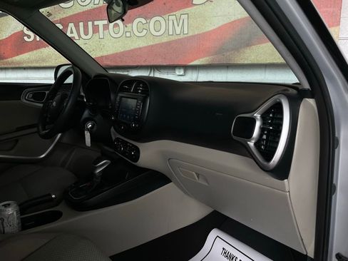 Used 2021 Kia Soul LX FWD image 18