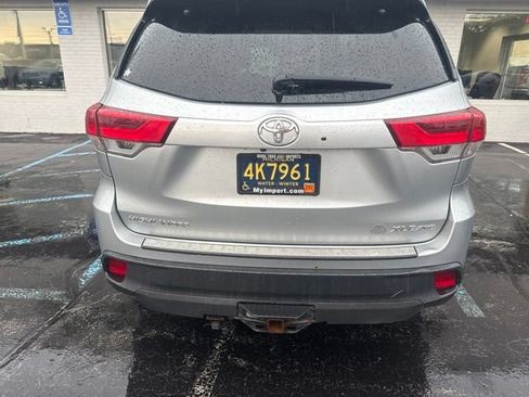 Used 2019 Toyota Highlander XLE AWD/4WD image 3