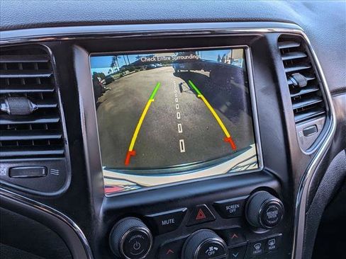 Used 2018 Jeep Grand Cherokee Altitude RWD image 13