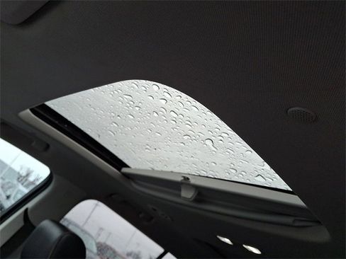 Used 2018 Chevrolet Traverse Premier w/ Redline Edition image 12