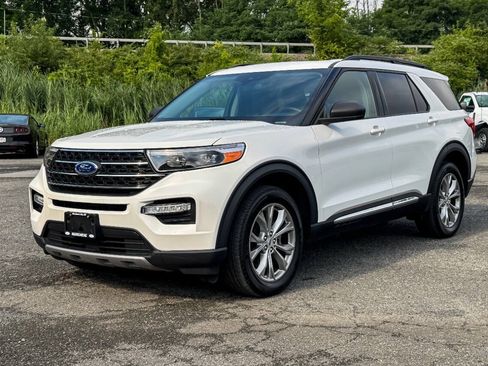Used 2023 Ford Explorer XLT w/ Equipment Group 202A AWD/4WD image 7