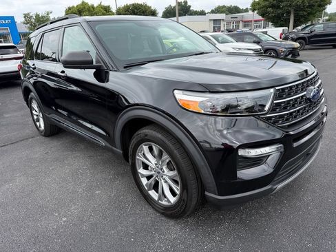 Used 2021 Ford Explorer XLT w/ Equipment Group 202A AWD/4WD image 3