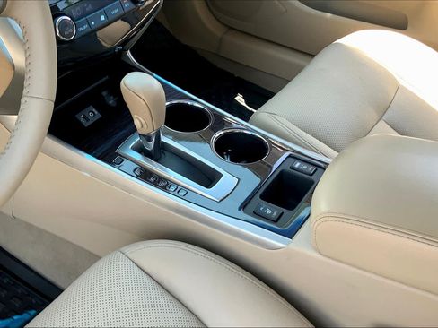Used 2014 Nissan Altima 2.5 SL w/ Technology Package FWD image 16