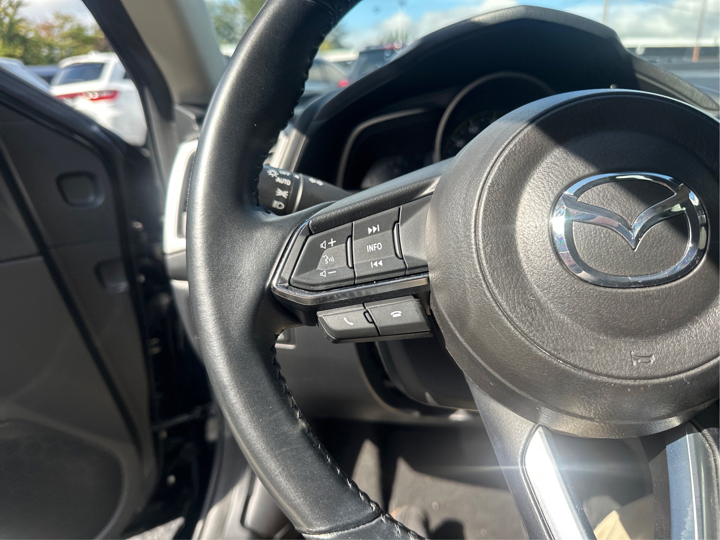 Used 2018 MAZDA MAZDA3 Touring FWD image 32