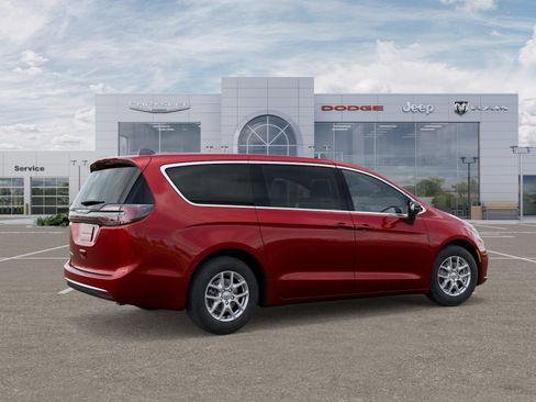 New 2026 Chrysler Pacifica Select image 4