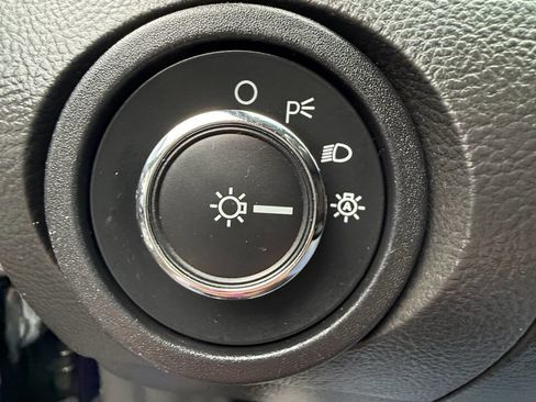 Used 2011 Ford Taurus SEL image 17