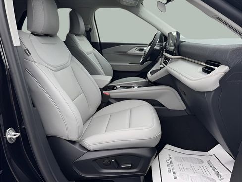 New 2025 Ford Explorer Active w/ Active Comfort Package image 18