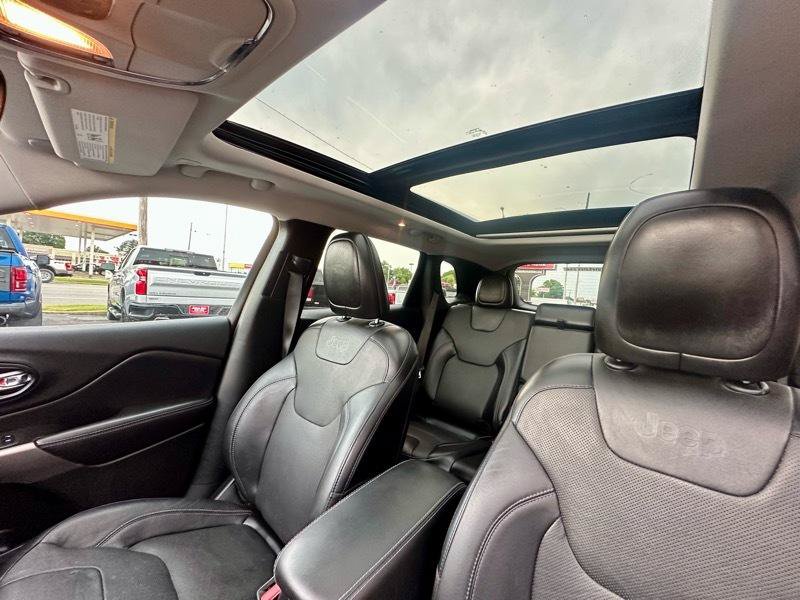 Used 2021 Jeep Cherokee Limited AWD/4WD image 26