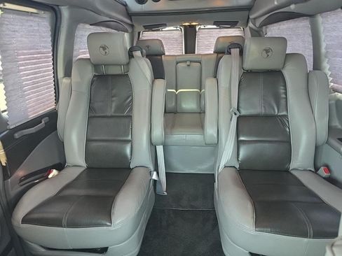 Used 2020 Chevrolet Express 2500 Extended RWD image 8
