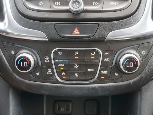 Used 2018 Chevrolet Equinox Premier AWD/4WD image 14