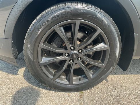 Used 2019 Ford Explorer XLT w/ Equipment Group 202A AWD/4WD image 31
