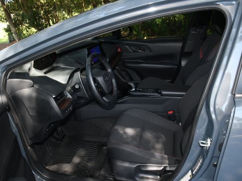 Used 2026 Toyota Prius Plug-In Hybrid FWD image 7