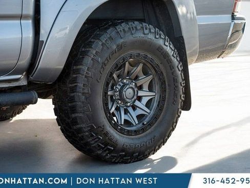 Used 2014 Toyota Tacoma 4x4 Double Cab w/ SR5 Package image 38