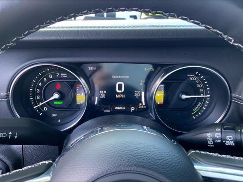 Used 2022 Jeep Wrangler Unlimited Sahara w/ Cold Weather Group AWD/4WD image 22