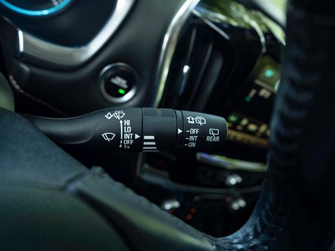 Used 2019 Chevrolet Traverse LT FWD image 25