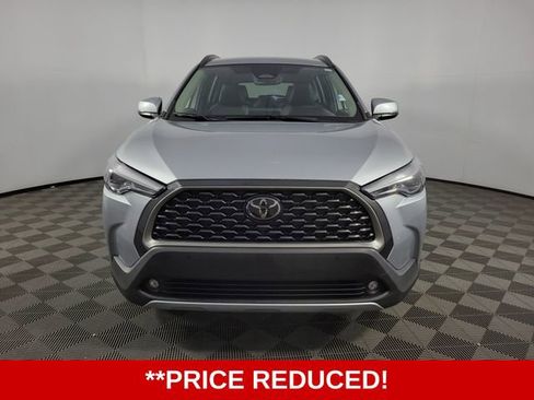 Used 2024 Toyota Corolla Cross XLE FWD image 2