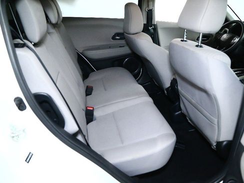 Used 2018 Honda HR-V EX image 32