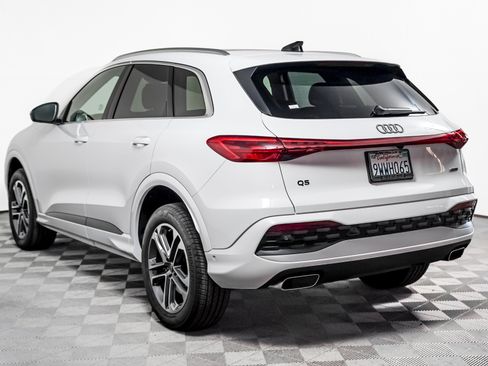 Used 2025 Audi Q5 Premium w/ Convenience Package AWD/4WD image 2