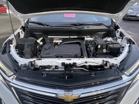 Used 2024 Chevrolet Equinox LT w/ Driver Convenience Package AWD/4WD image 3