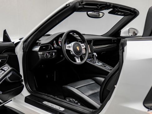 Used 2016 Porsche 911 Turbo S image 39