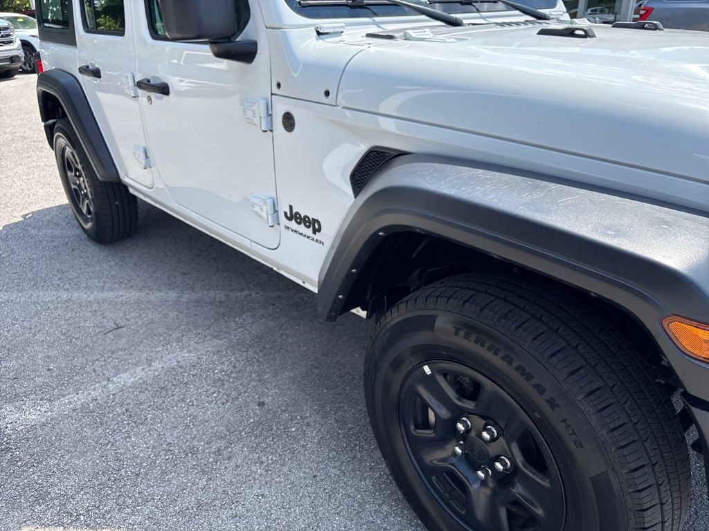 Used 2024 Jeep Wrangler Unlimited Sport AWD/4WD image 17