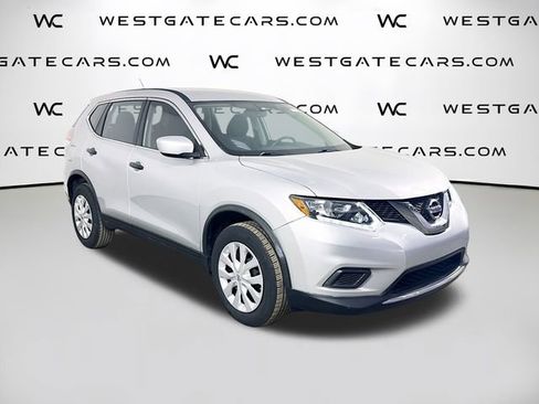 Used 2016 Nissan Rogue S image 2