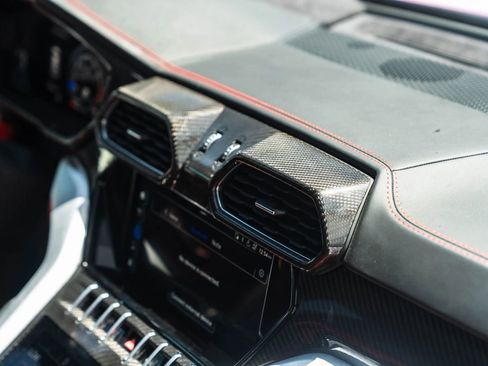 Used 2020 Lamborghini Urus image 17